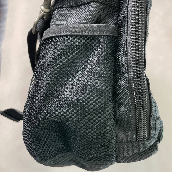 Kenneth Cole Reaction R-Tech Laptop Messenger Bag Black - Picture 6 of 8